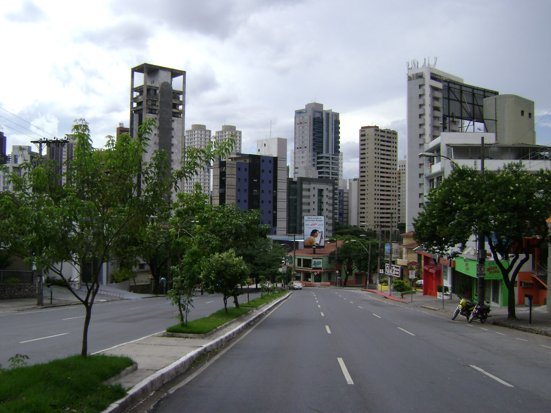 Imagem de referência de Lourdes, descrito nos dados abertos como bairro do município brasileiro de Belo Horizonte