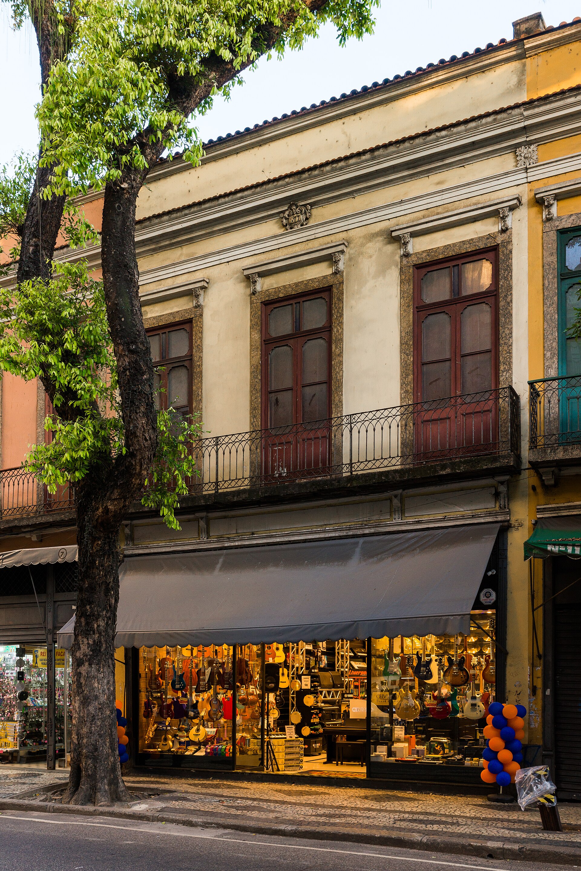Imagem de referência de Edifício à Rua da Carioca, 9, descrito nos dados abertos como bem tombado pelo Instituto Estadual do Patrimônio Cultural do Rio de Janeiro na cidade do Rio de Janeiro