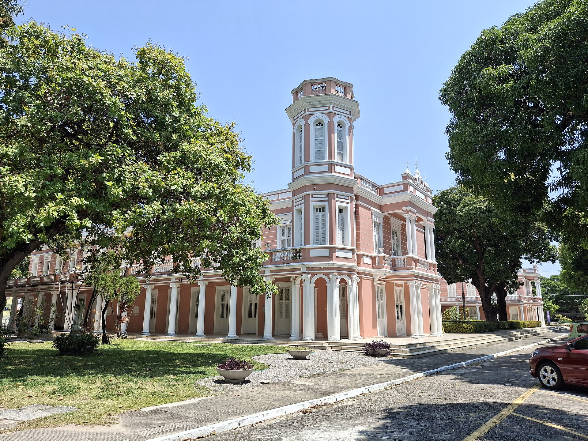 Imagem de referência relacionada a Universidade Federal do Ceará, item descrito como universidade pública federal no estado do Ceará, Brasil