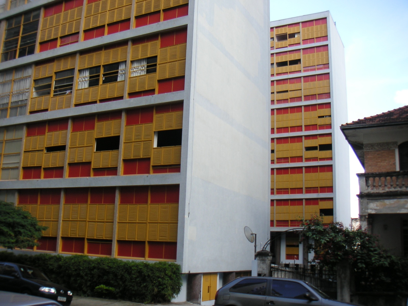 Imagem de referência de Edifício Louveira, descrito nos dados abertos como prédio residencial em São Paulo