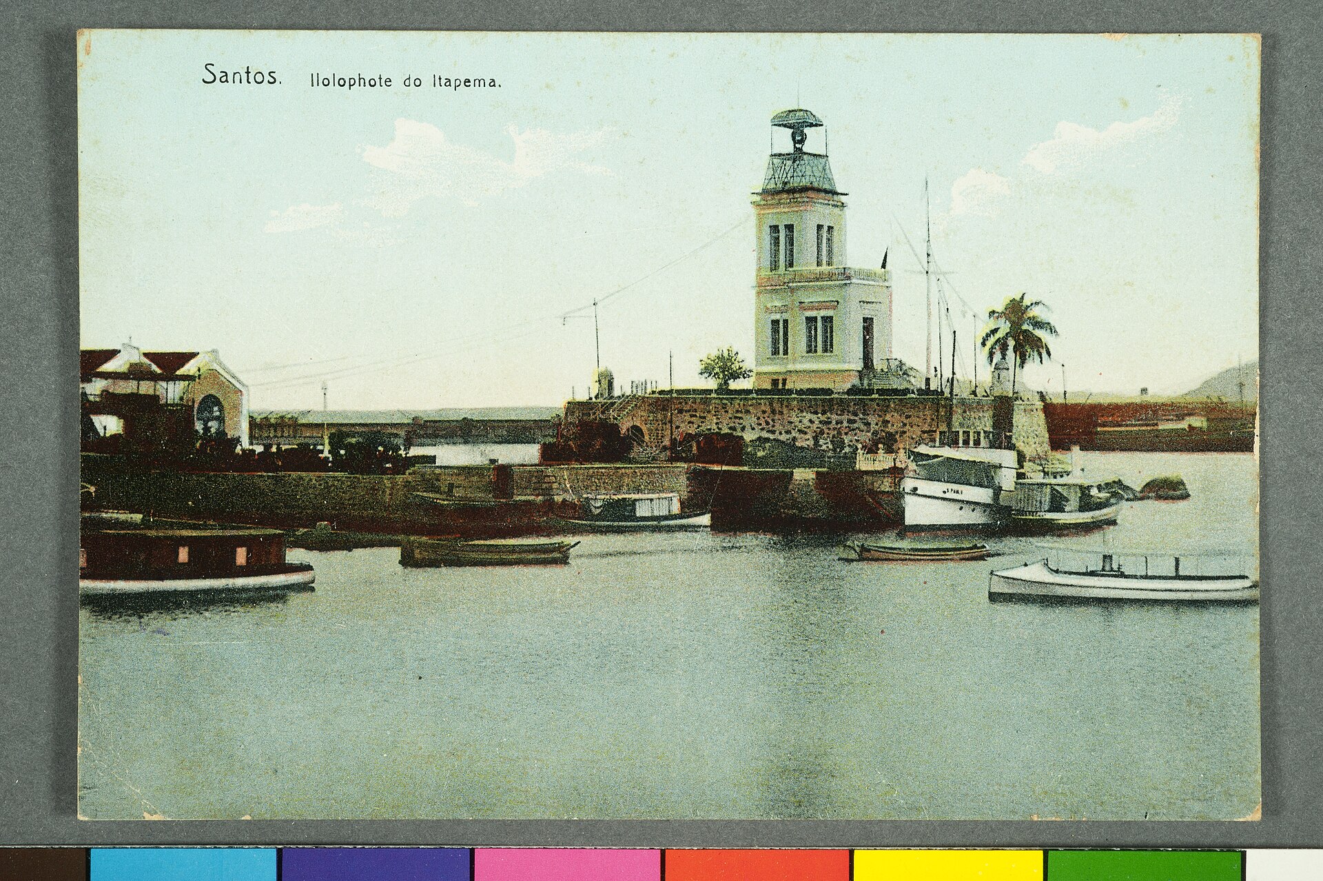 Imagem de referência de Santos. Holophote do Itapema, descrito nos dados abertos como item da Coleção Cartões Postais, no Museu Paulista