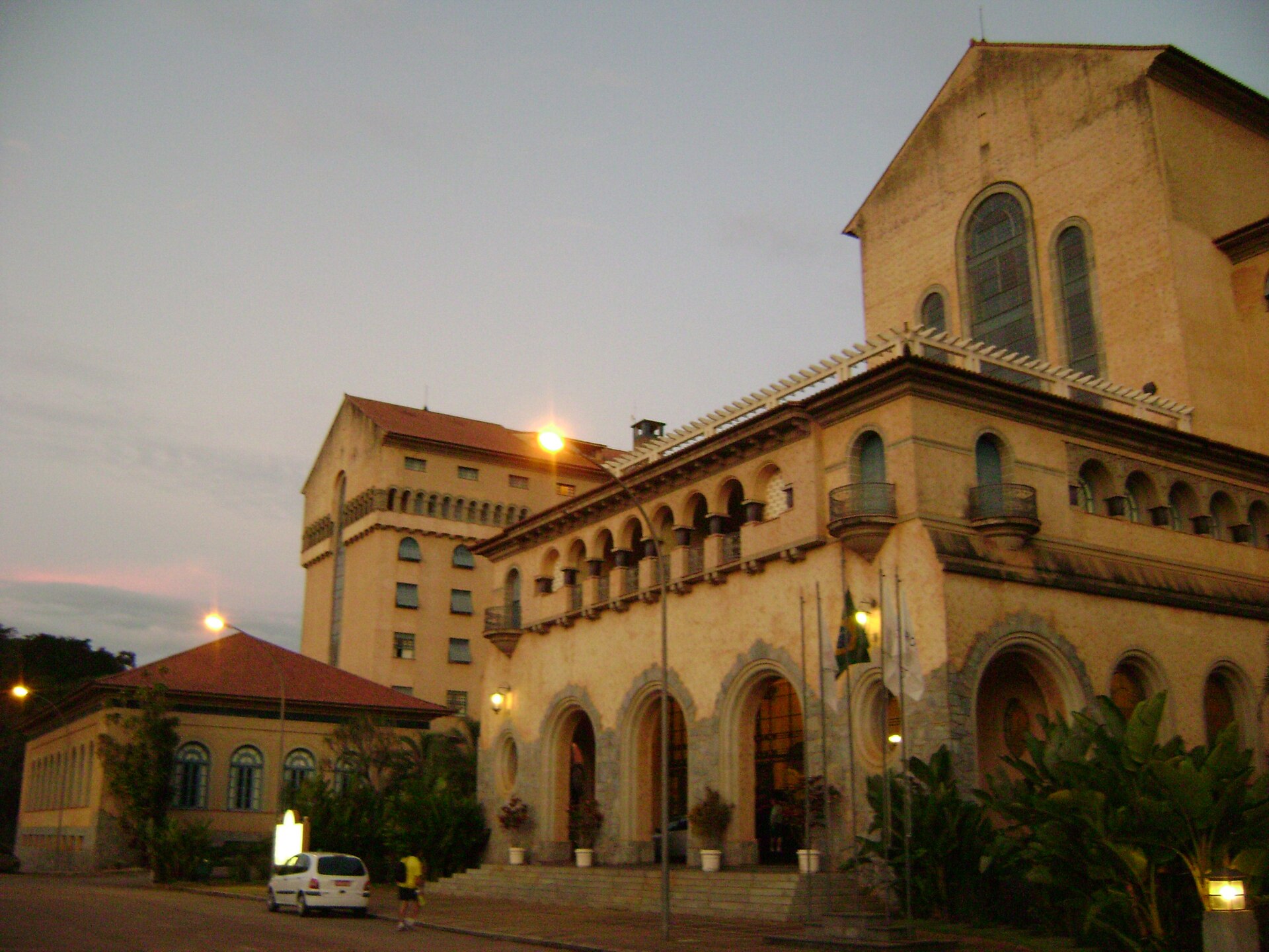 Imagem de referência de Grande Hotel de Araxá, descrito nos dados abertos como hotel no município brasileiro de Araxá