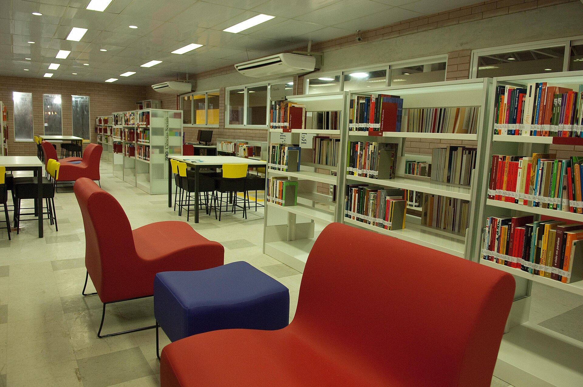 Imagem de referência de Biblioteca-Parque de Manguinhos, descrito nos dados abertos como complexo de biblioteca e parque no Rio de Janeiro, Brasil