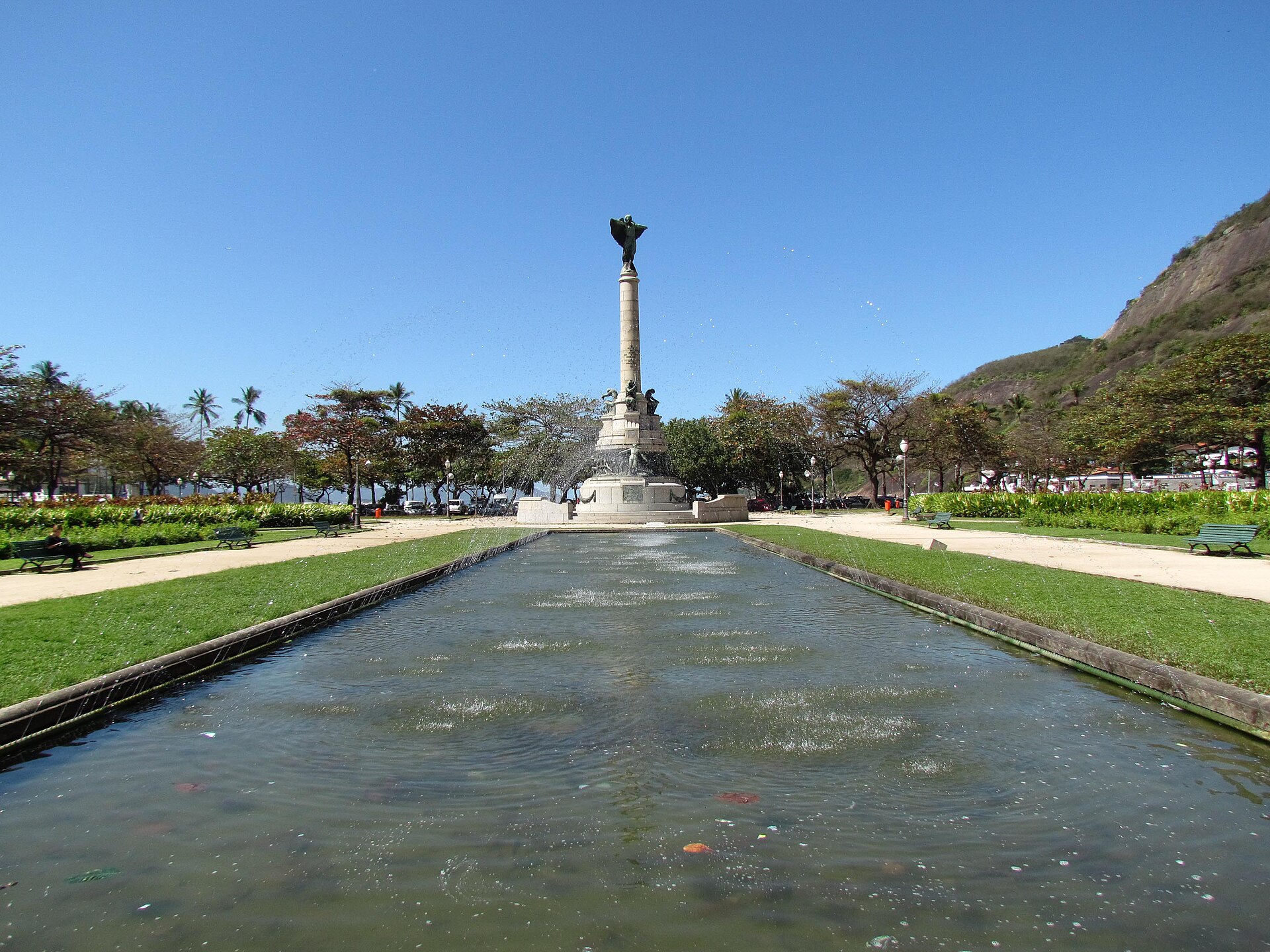 Imagem de referência de Praça General Tibúrcio, descrito nos dados abertos como praça no Rio de Janeiro