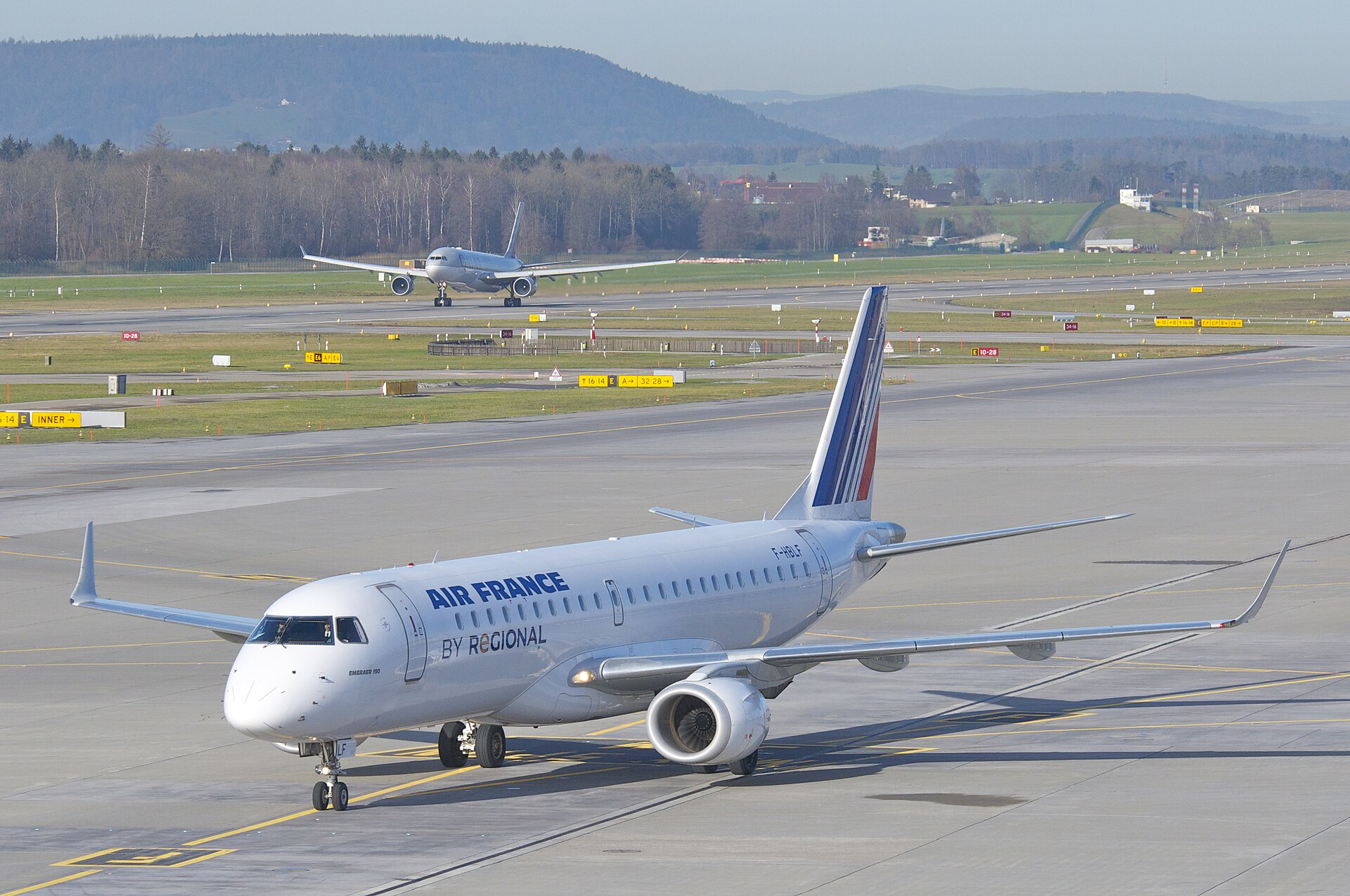 Imagem de referência de Embraer, descrito nos dados abertos como empresa brasileira fabricante de aviões