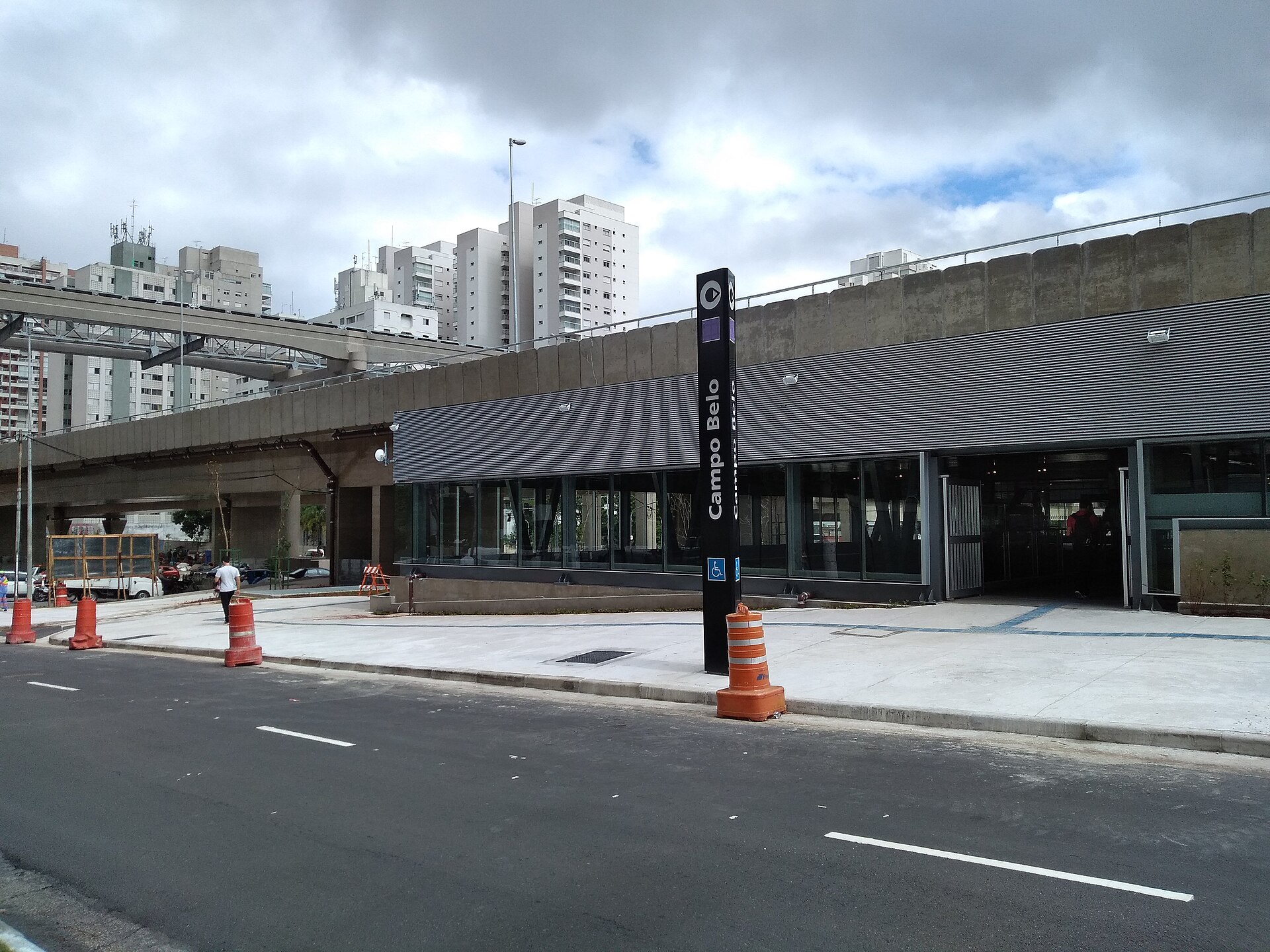 Imagem de referência de Estação Campo Belo, descrito nos dados abertos como estação de metrô em São Paulo