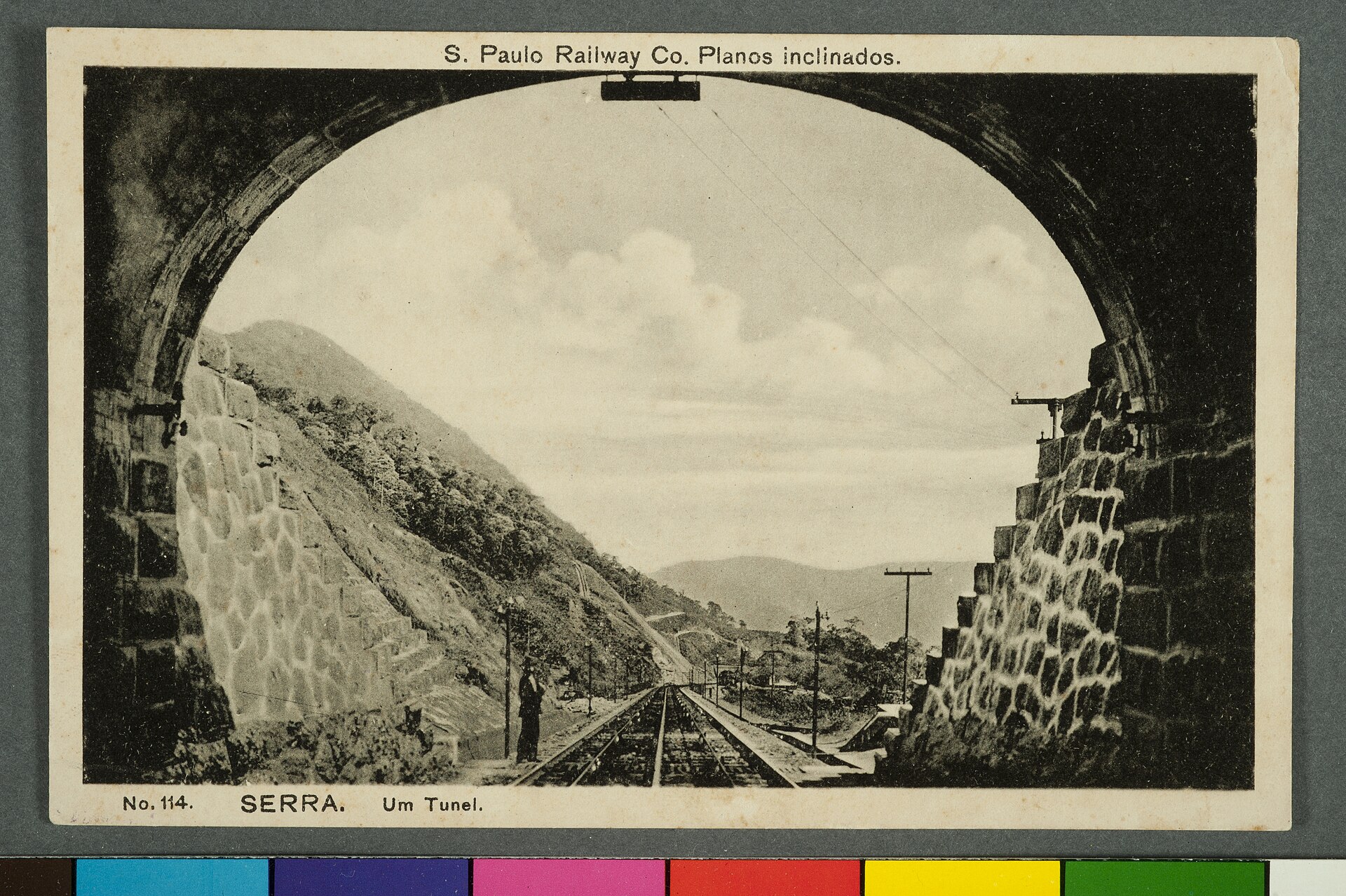 Imagem de referência de S. Paulo Railway Co. Planos Inclinados. - Nº114. Serra. um Tunel, descrito nos dados abertos como item da Coleção Cartões Postais, no Museu Paulista