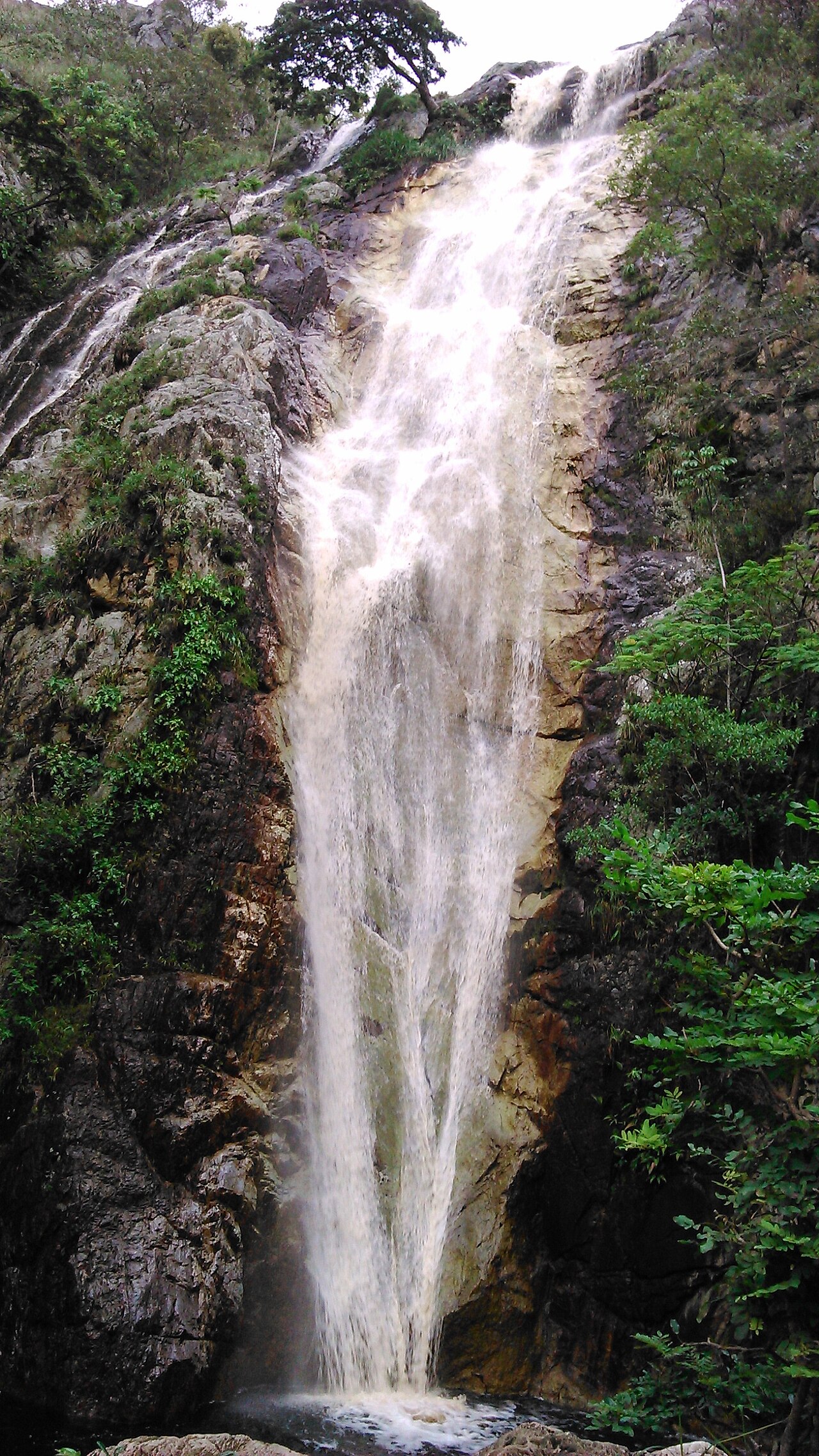 Imagem de referência de Cachoeira Véu de Noiva, descrito nos dados abertos como queda d'água em Itaitu, município de Jacobina, Bahia, Brasil