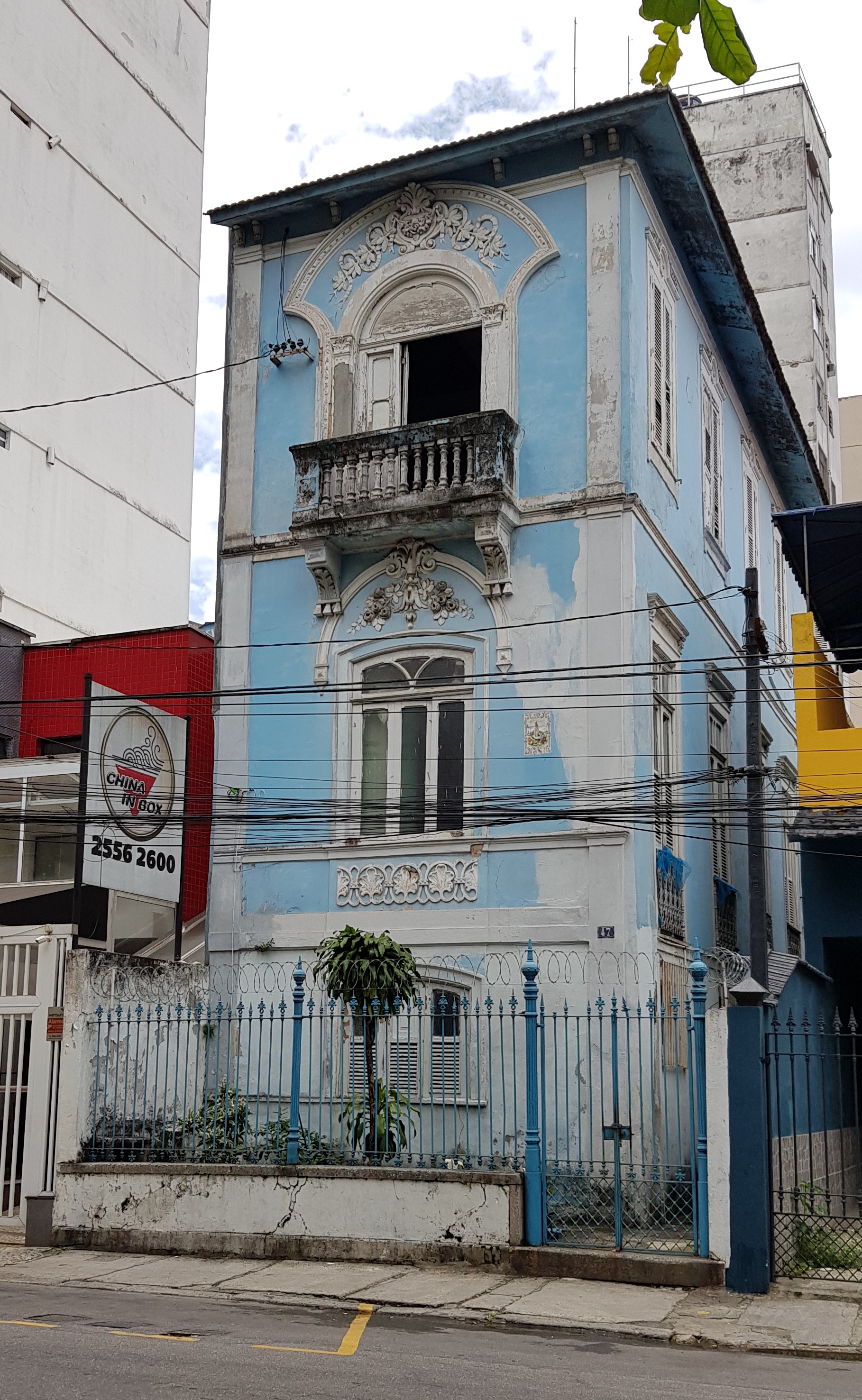 Imagem de referência de Edifício à Rua Ipiranga, 47, descrito nos dados abertos como bem tombado pelo Instituto Estadual do Patrimônio Cultural do Rio de Janeiro na cidade do Rio de Janeiro