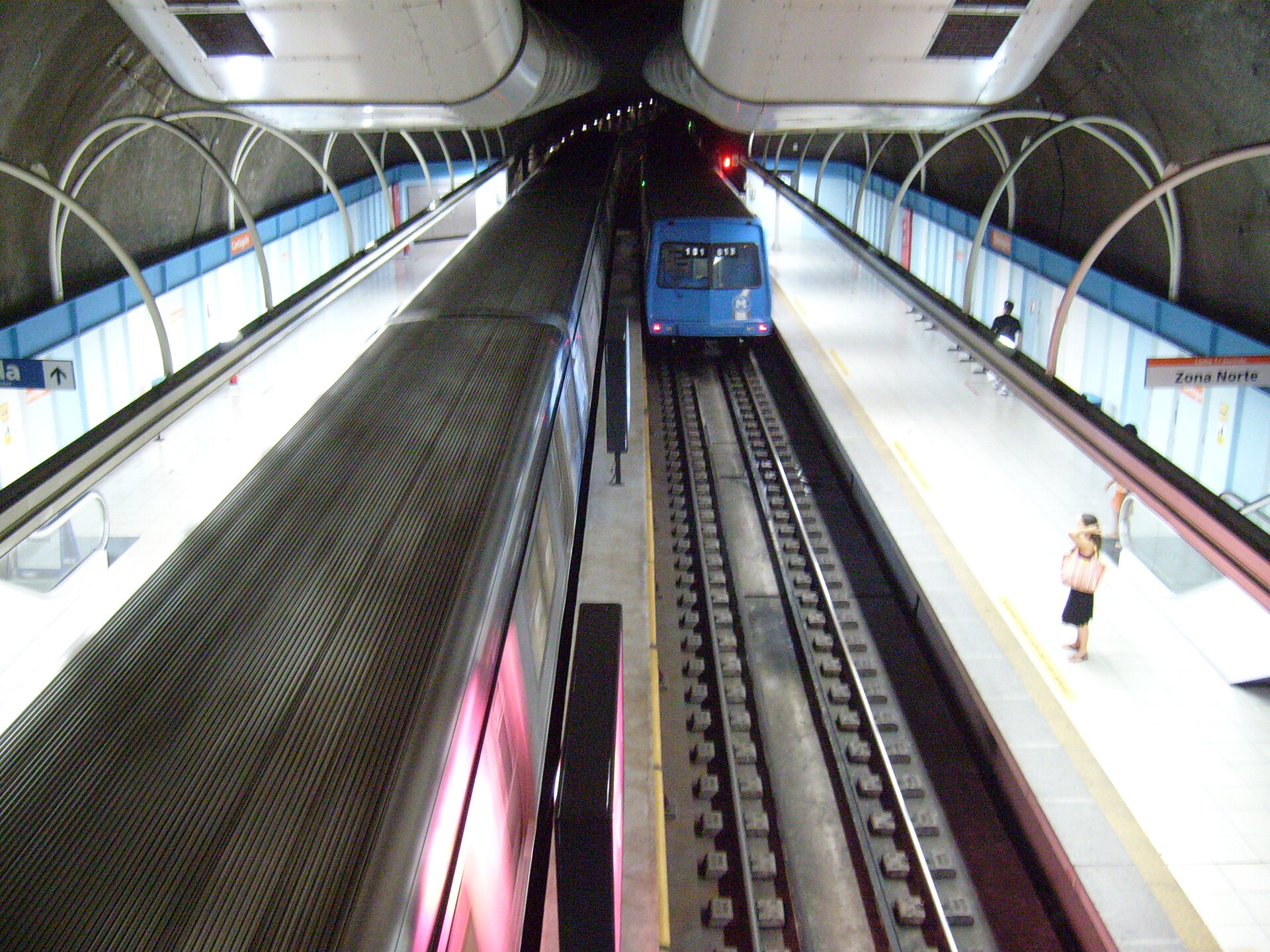 Imagem de referência de Estação Cantagalo, descrito nos dados abertos como estação da Linha 1 do Metrô do Rio de Janeiro