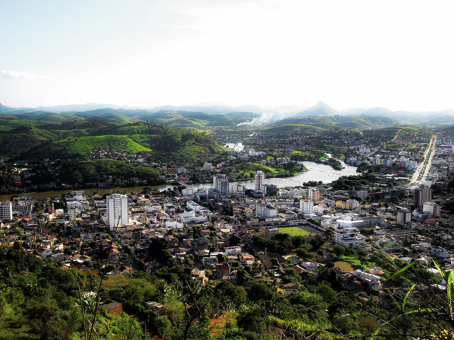 Imagem de referência de Rio Muriaé, descrito nos dados abertos como rio brasileiro dos estados de Minas Gerais e Rio de Janeiro