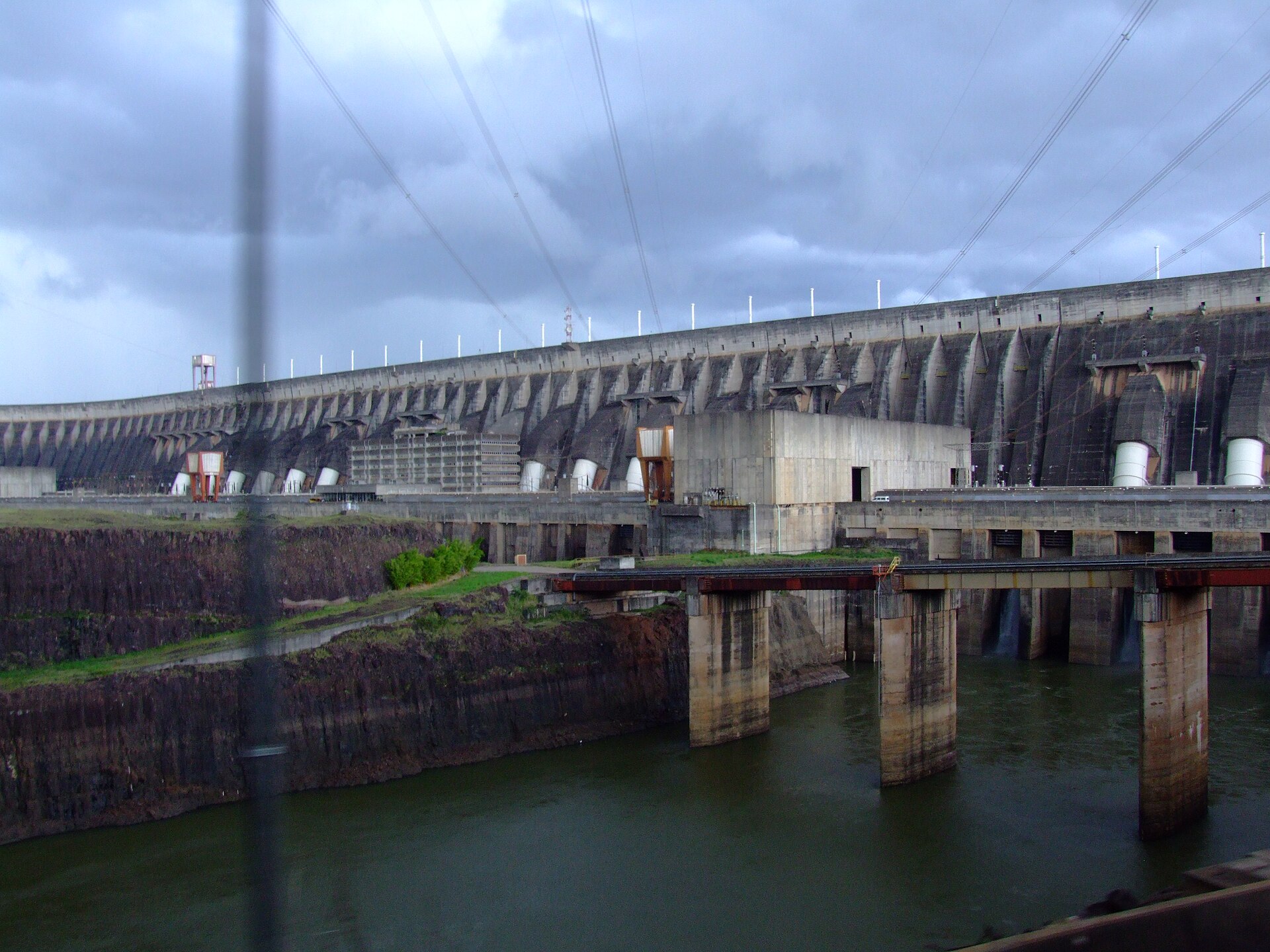 Imagem de referência de Usina Hidrelétrica de Itaipu, descrito nos dados abertos como usina hidrelétrica binacional localizada na fronteira entre Brasil e Paraguai