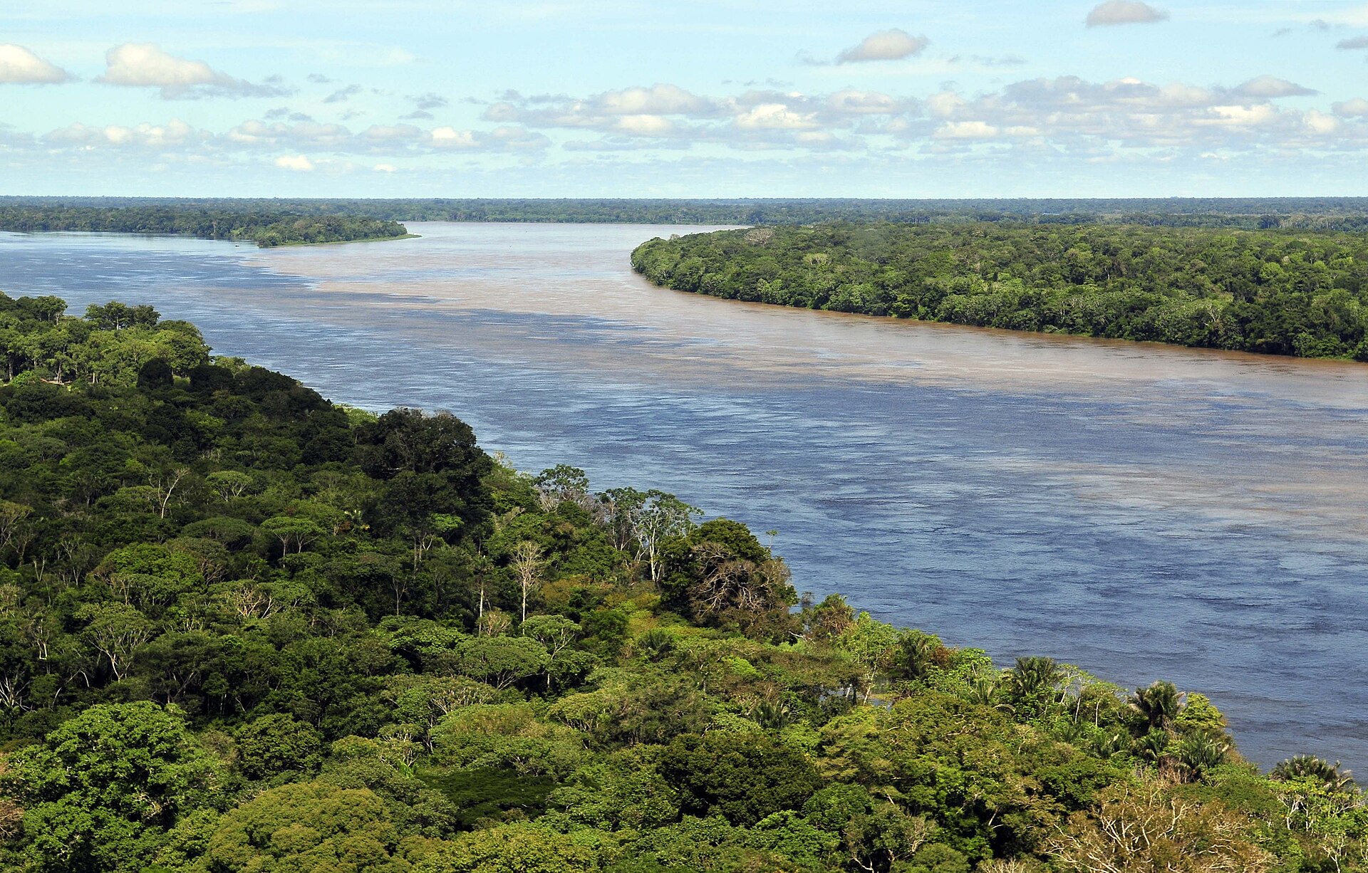 Imagem de referência de rio Amazonas, descrito nos dados abertos como curso de água na América do Sul