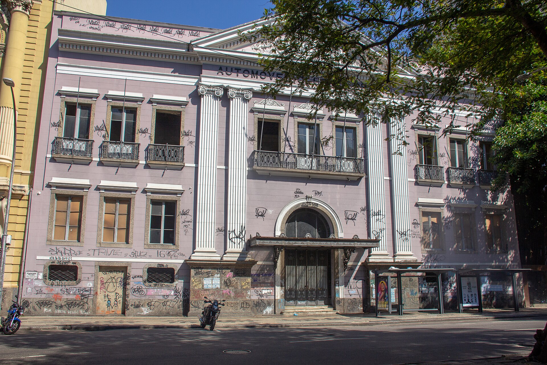 Imagem de referência de Prédio do Automóvel Clube do Rio de Janeiro, descrito nos dados abertos como bem tombado pelo Instituto Estadual do Patrimônio Cultural do Rio de Janeiro na cidade do Rio de Janeiro