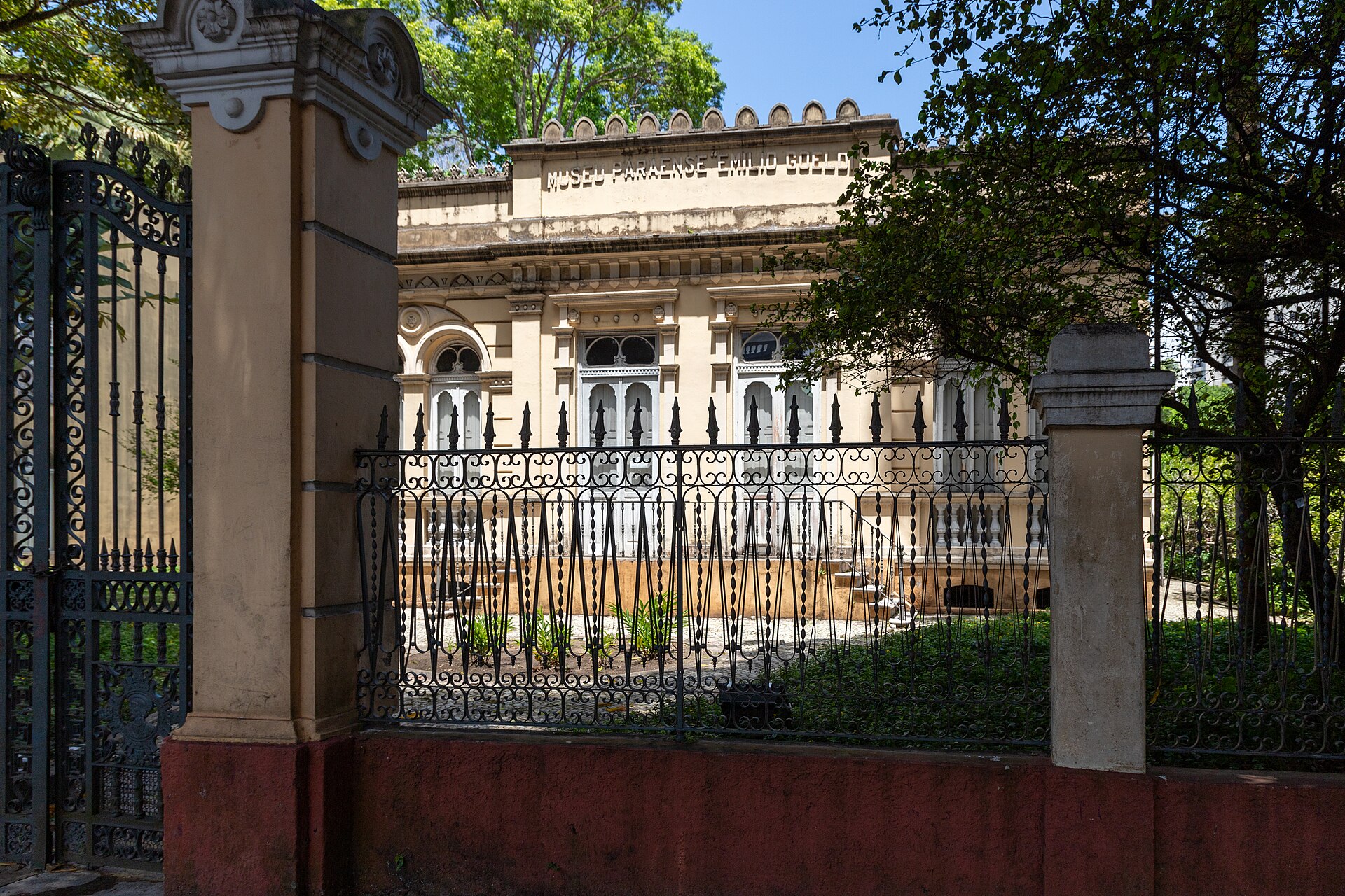 Imagem de referência de Museu Paraense Emílio Goeldi, descrito nos dados abertos como museu de história natural em Belém, Brasil