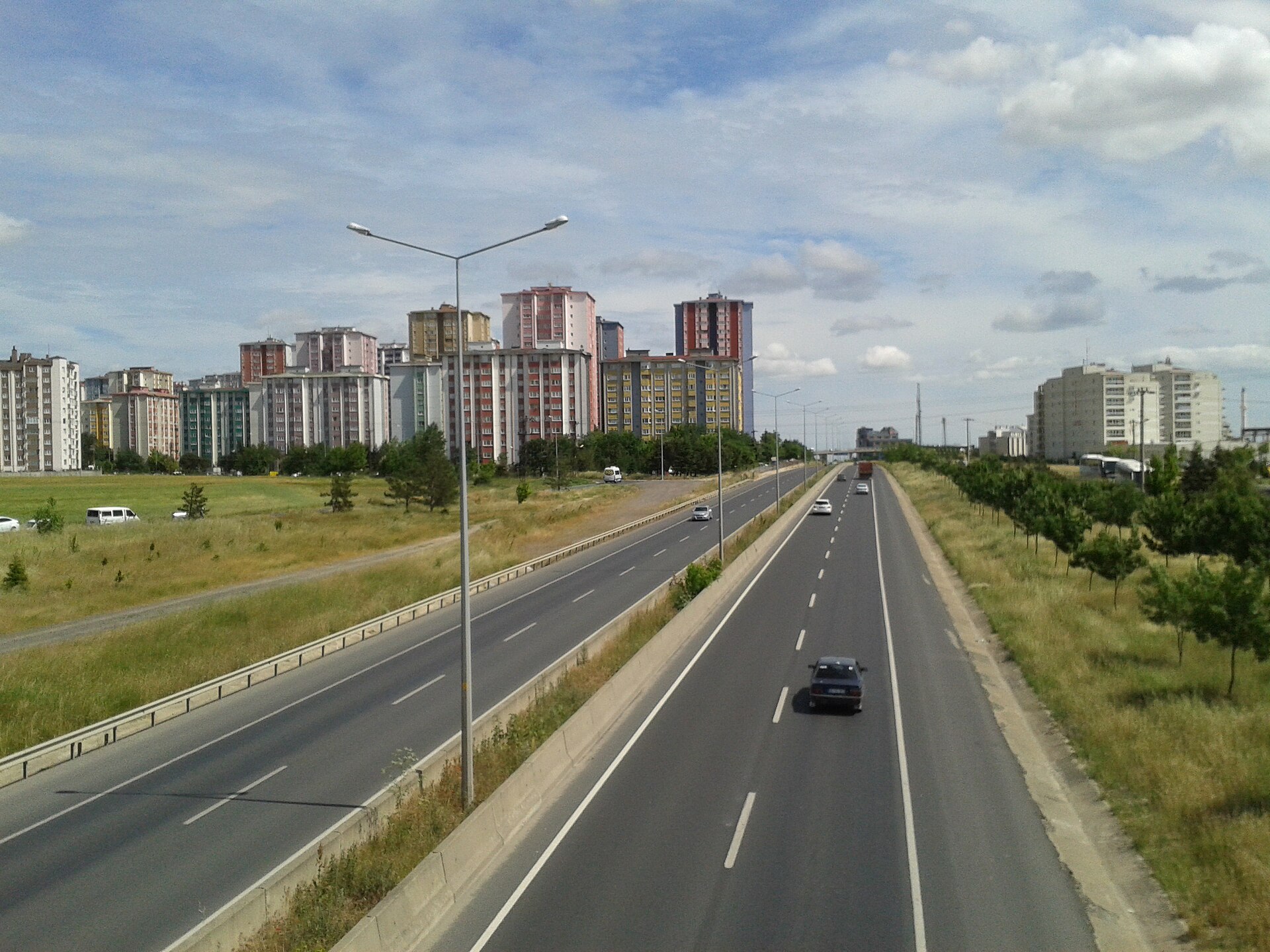 Imagem de referência relacionada a Çorlu, item descrito como cidade do noroeste da Turquia, na região de Trácia Oriental, na província de Tekirdağ, distrito de Çorlu