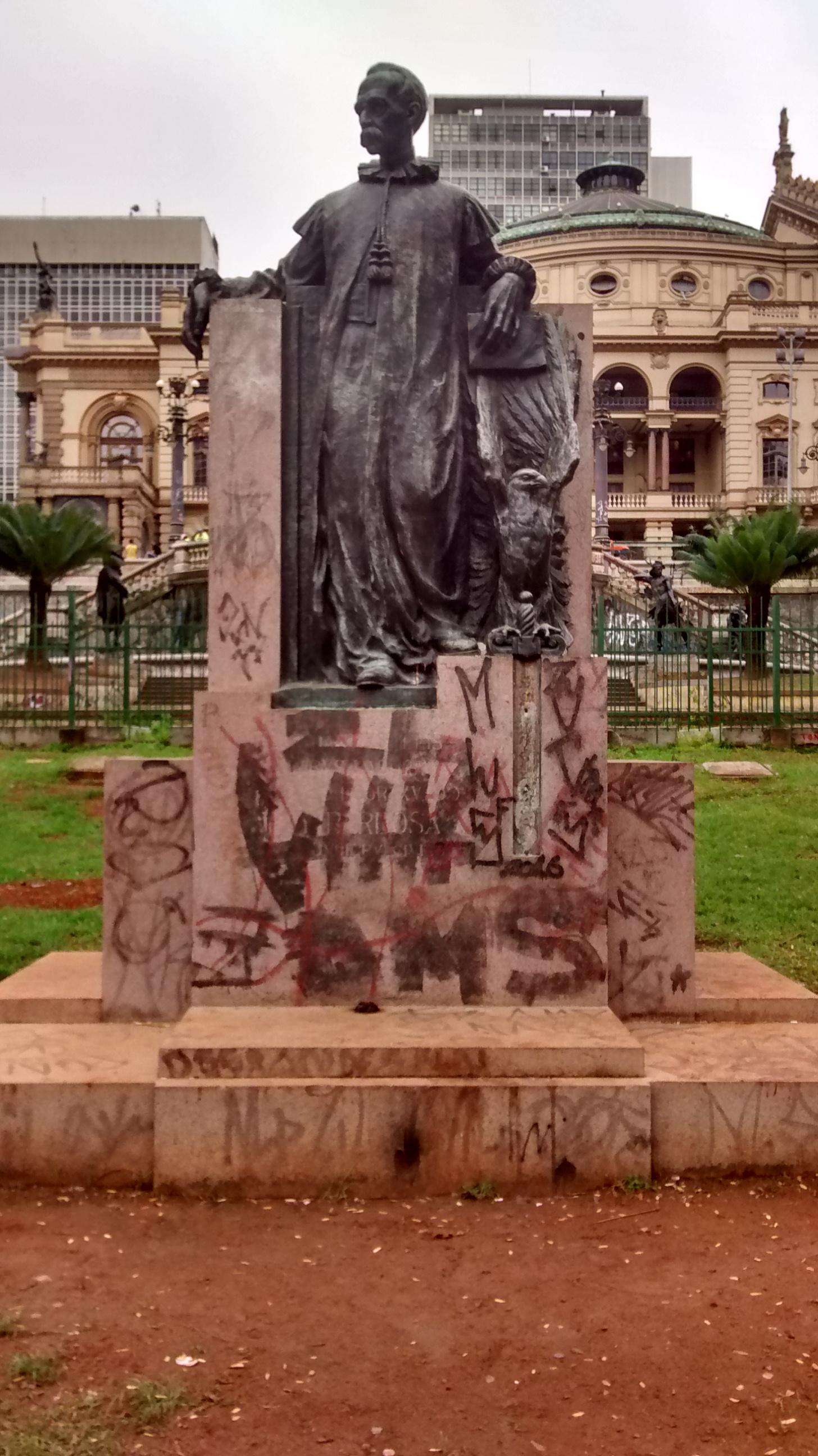 Imagem de referência de Rui Barbosa, descrito nos dados abertos como monumento na cidade de São Paulo