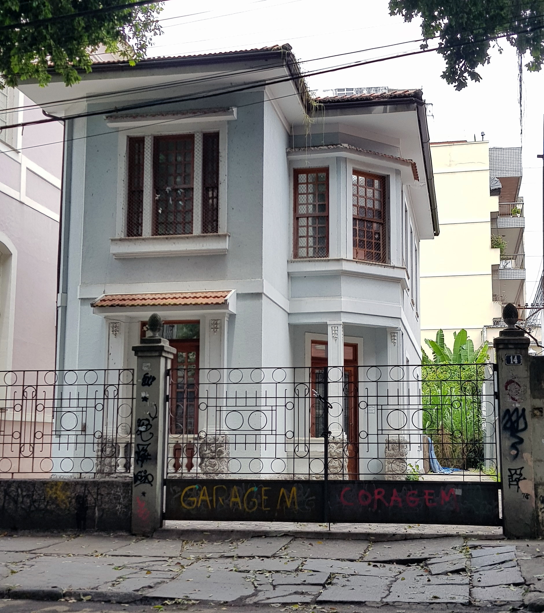 Imagem de referência de Edifício à Rua Senador Corrêa, 12, descrito nos dados abertos como bem tombado pelo Instituto Estadual do Patrimônio Cultural do Rio de Janeiro na cidade do Rio de Janeiro