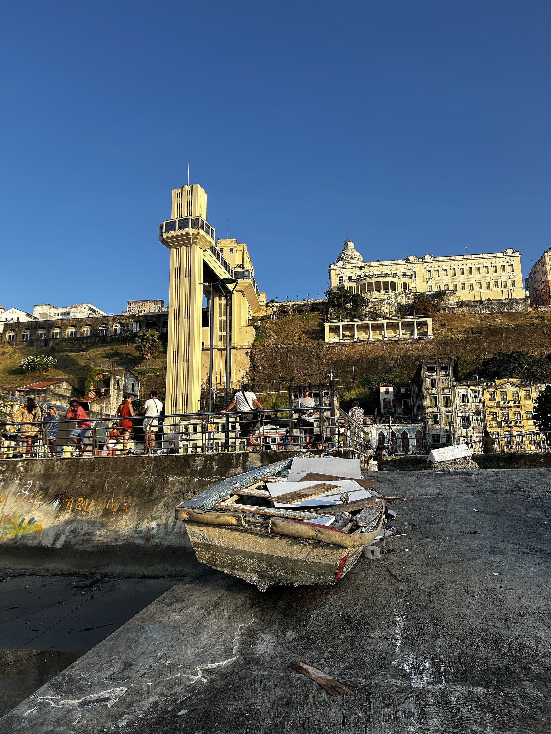 Imagem de referência de Elevador Lacerda, descrito nos dados abertos como transporte vertical público em Salvador, no Brasil