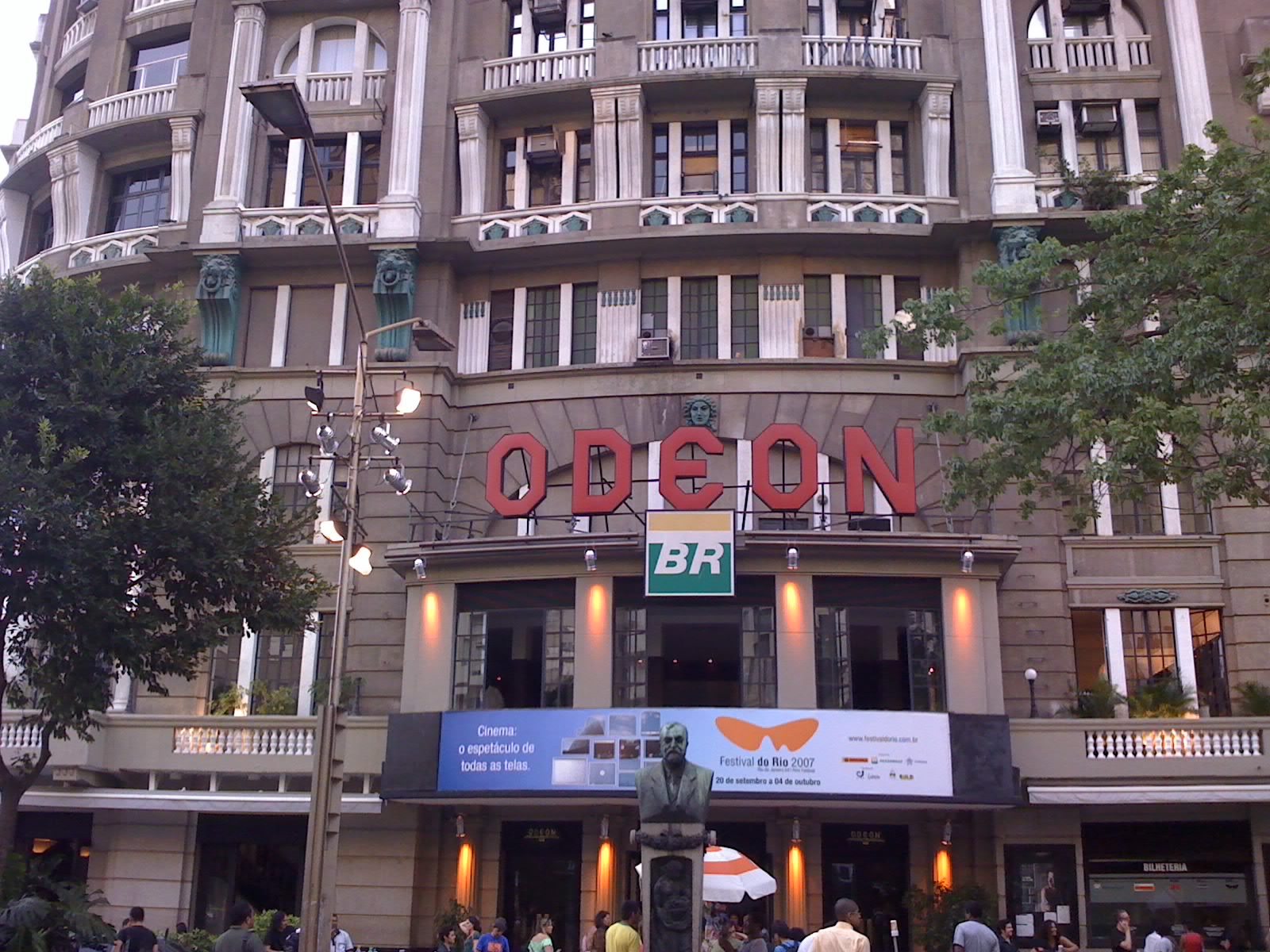 Imagem de referência de Cine Odeon, descrito nos dados abertos como cinema em Rio de Janeiro, Brasil