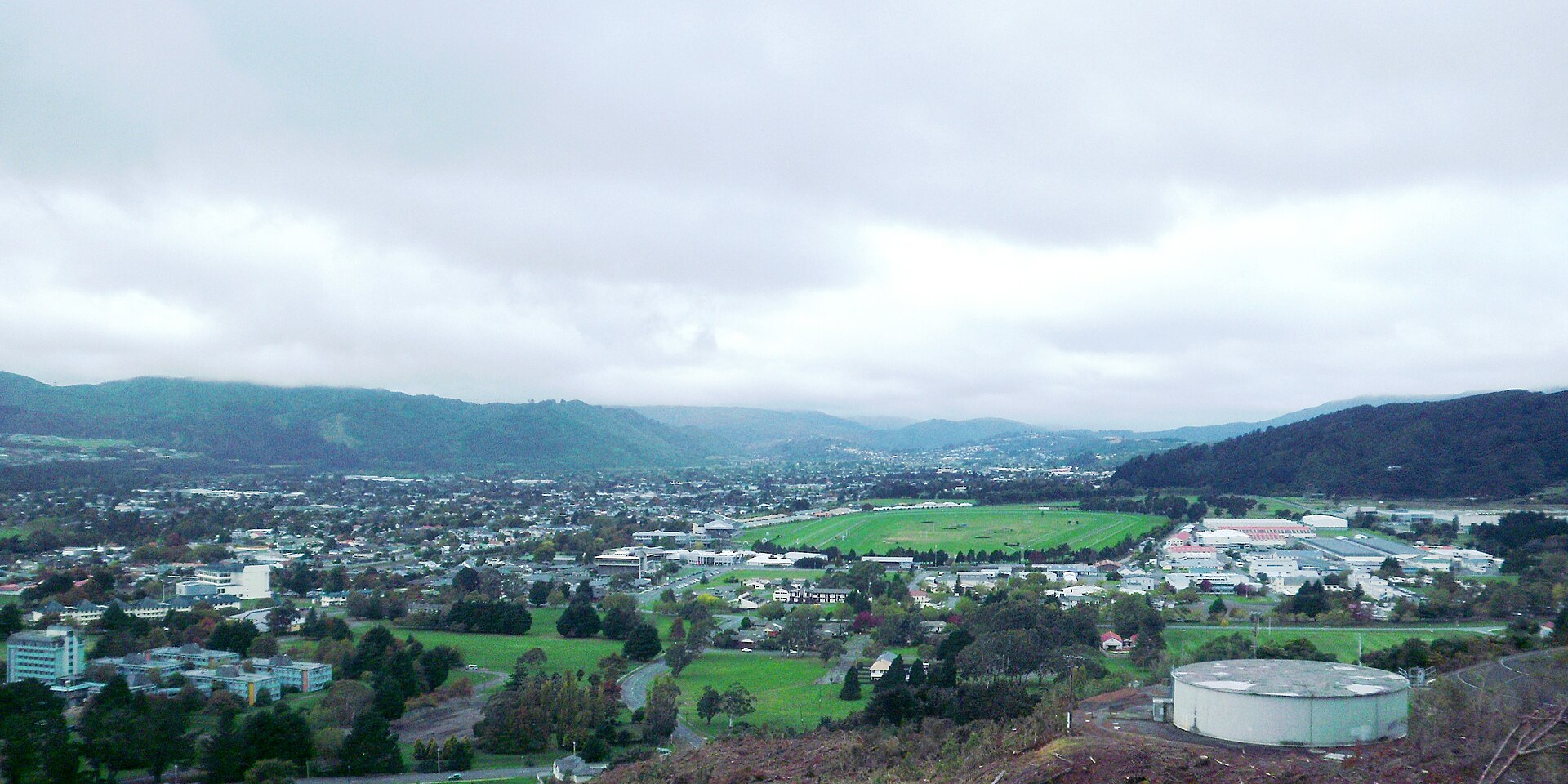 Imagem de referência relacionada a Upper Hutt, item descrito como cidade na região de Wellington, Nova Zelândia