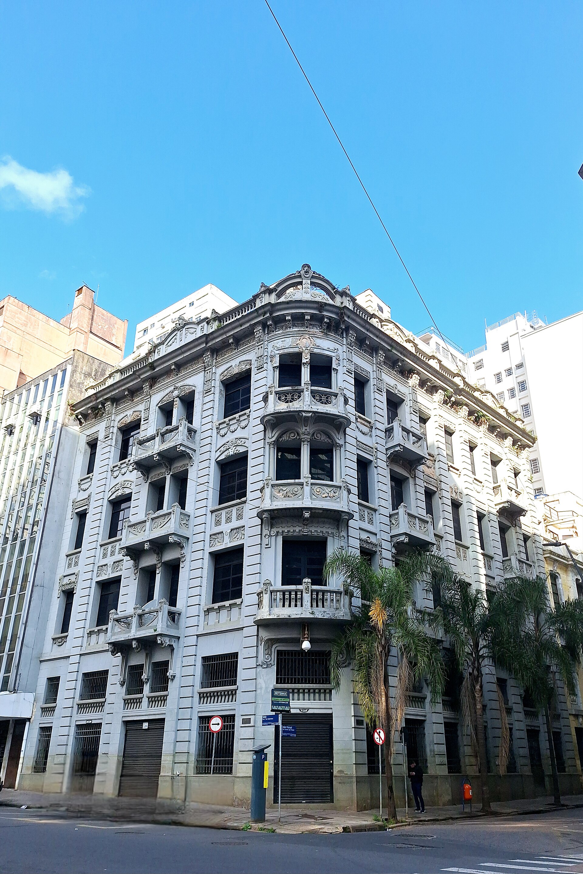 Imagem de referência de Antigo Hotel Nacional, descrito nos dados abertos como hotel em Porto Alegre, Rio Grande do Sul, Brasil