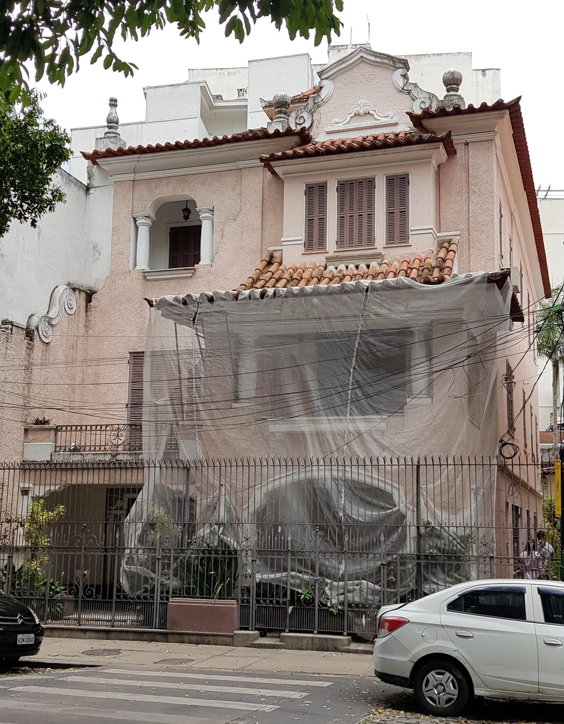 Imagem de referência de Edifício à Praça São Salvador, 3, descrito nos dados abertos como bem tombado pelo Instituto Estadual do Patrimônio Cultural do Rio de Janeiro na cidade do Rio de Janeiro