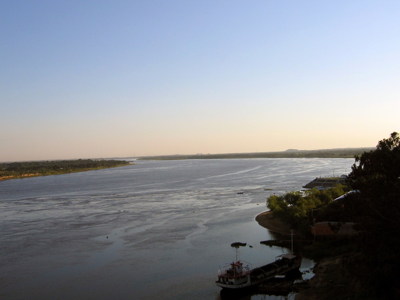 Imagem de referência de Rio Paraguai, descrito nos dados abertos como rio na América do Sul, afluente do rio Paraná