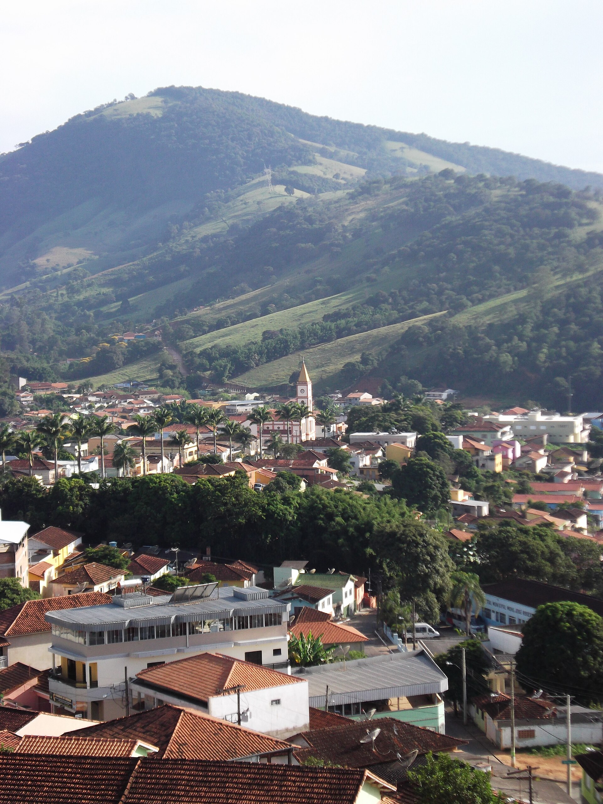 Imagem de referência relacionada a Serra do Quilombo, item descrito como elevação em Conceição dos Ouros, Minas Gerais, Brasil