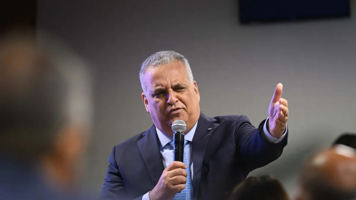 TSE manda vice de Flávio Bolsonaro apagar vídeo que acusa Lula de propina