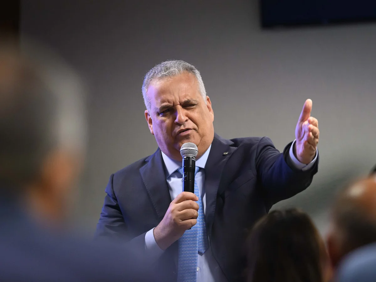 TSE manda vice de Flávio Bolsonaro apagar vídeo que acusa Lula de propina