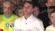 Flávio Bolsonaro não reconhece resultado, cita 'sacanagem' e diz que irá pedir anulação da eleição