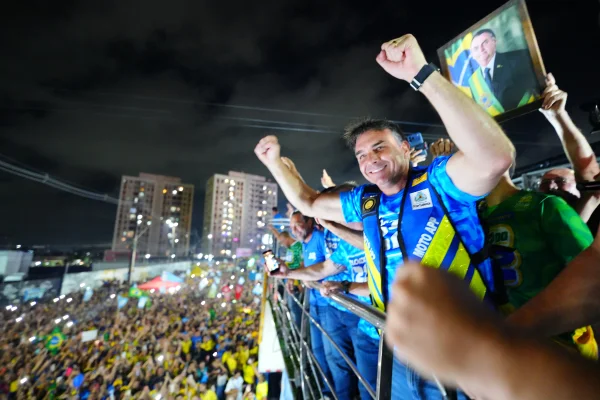 Ex-piloto da F1, Felipe Massa doa R$ 80 mil para Flávio Bolsonaro - destaque galeria