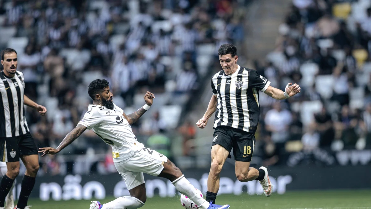 Com gol de bicicleta, Atlético-MG vira nos acréscimos e vence Santos