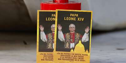 Homenagem ao papa Leão XIV diante do Hospital Agostino Gemelli, em Roma Foto: ANSA / Ansa - Brasil