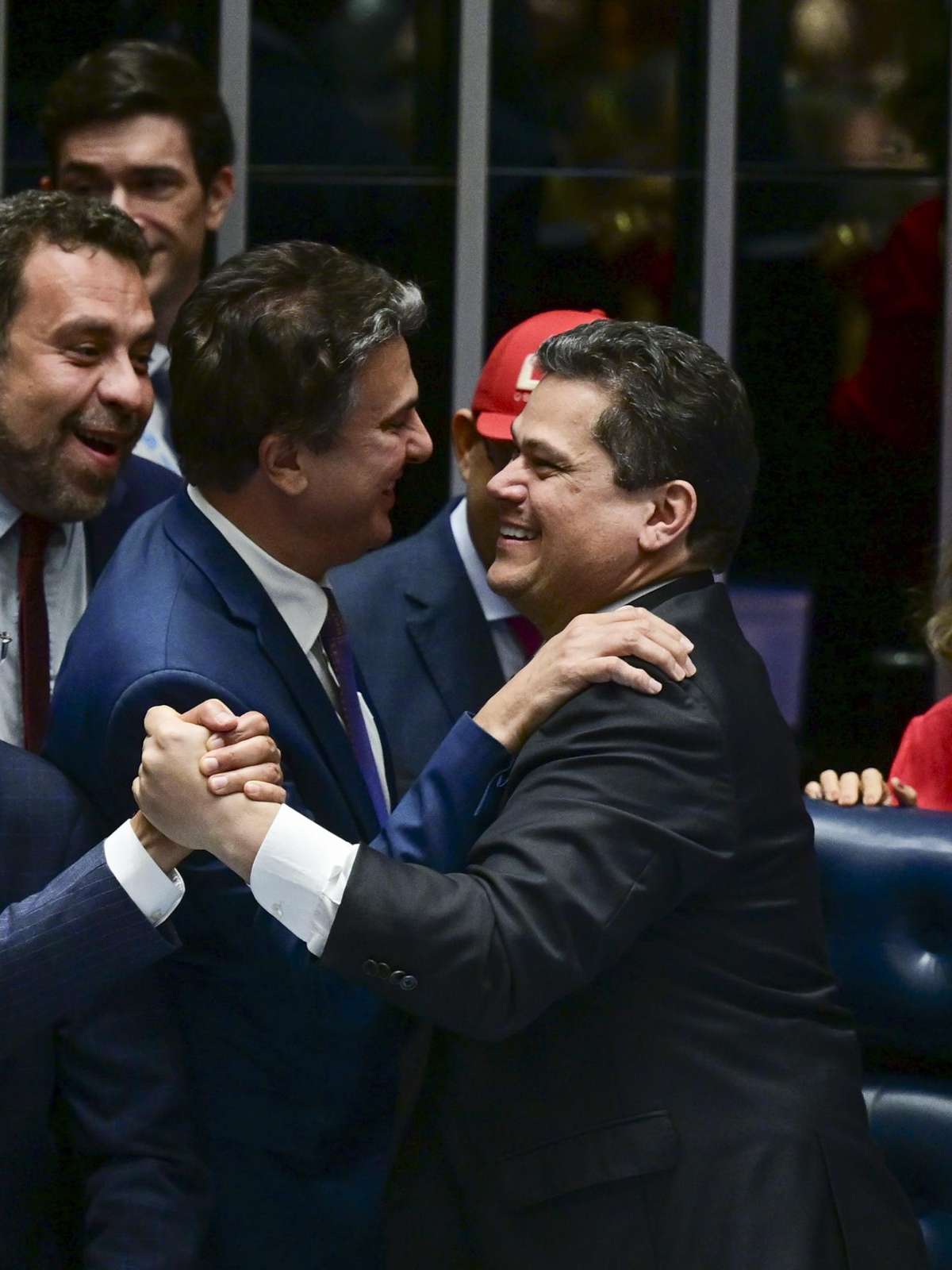 Quando começa a valer a escala 5x2 após aprovação no Senado? Entenda