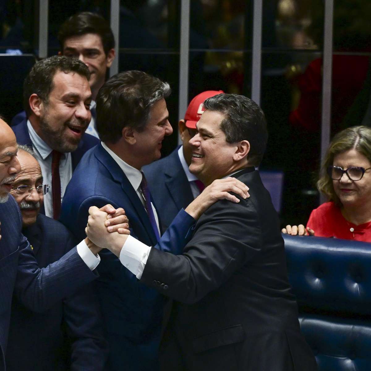 Quando começa a valer a escala 5x2 após aprovação no Senado? Entenda