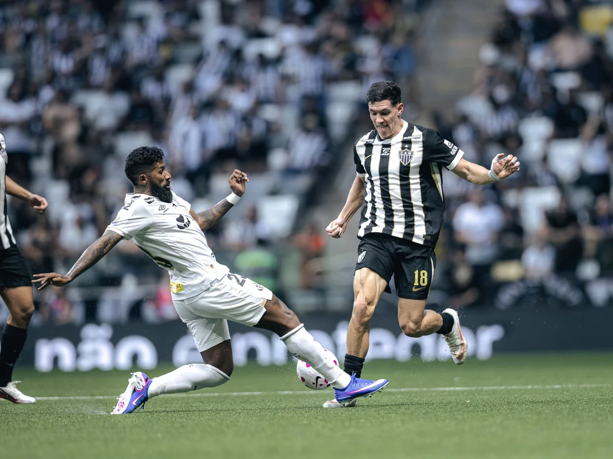 Com gol de bicicleta, Atlético-MG vira nos acréscimos e vence Santos