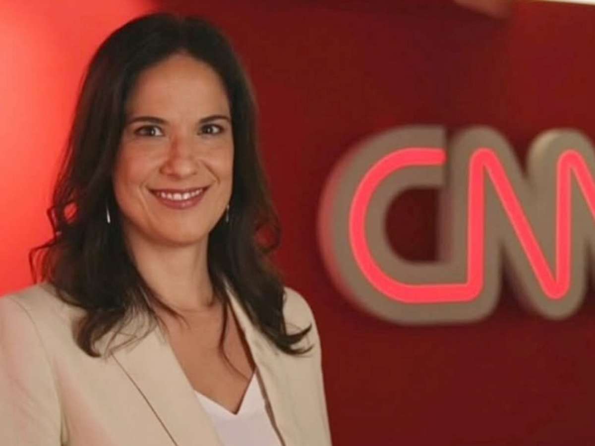 Apresentadora Clarissa Oliveira anuncia saída da CNN Brasil: “Tempinho para cuidar da vida”