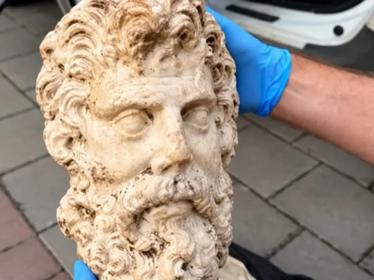 Autoridades turcas apreendem cabeça de Zeus de 2 mil anos roubada