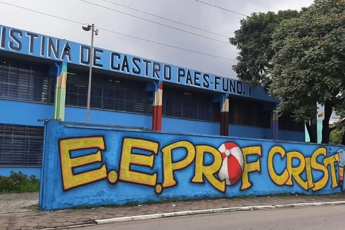 Escola onde crianças passaram mal após comerem bolo levado por aluno