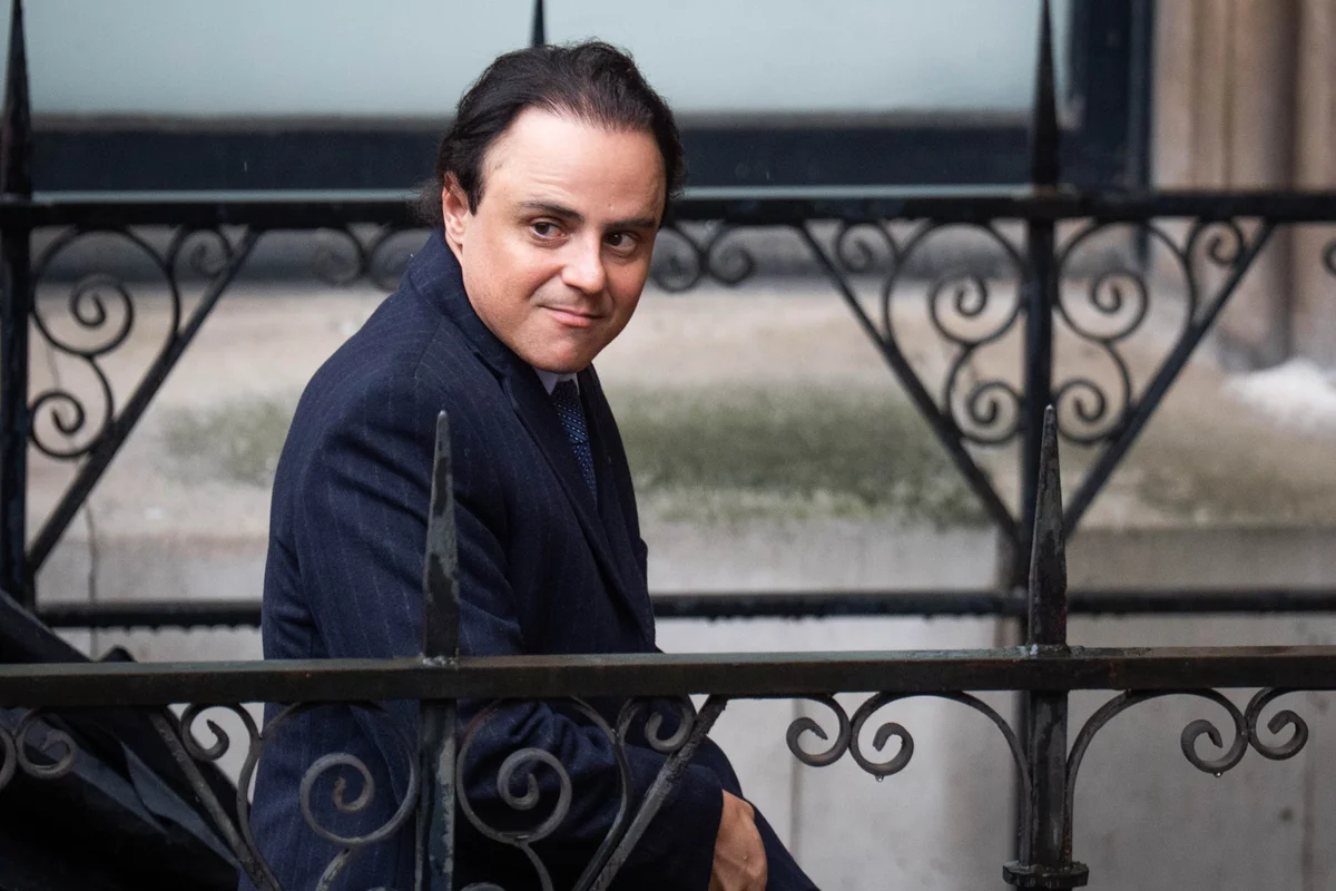 Ex-piloto da F1, Felipe Massa doa R$ 80 mil para Flávio Bolsonaro
