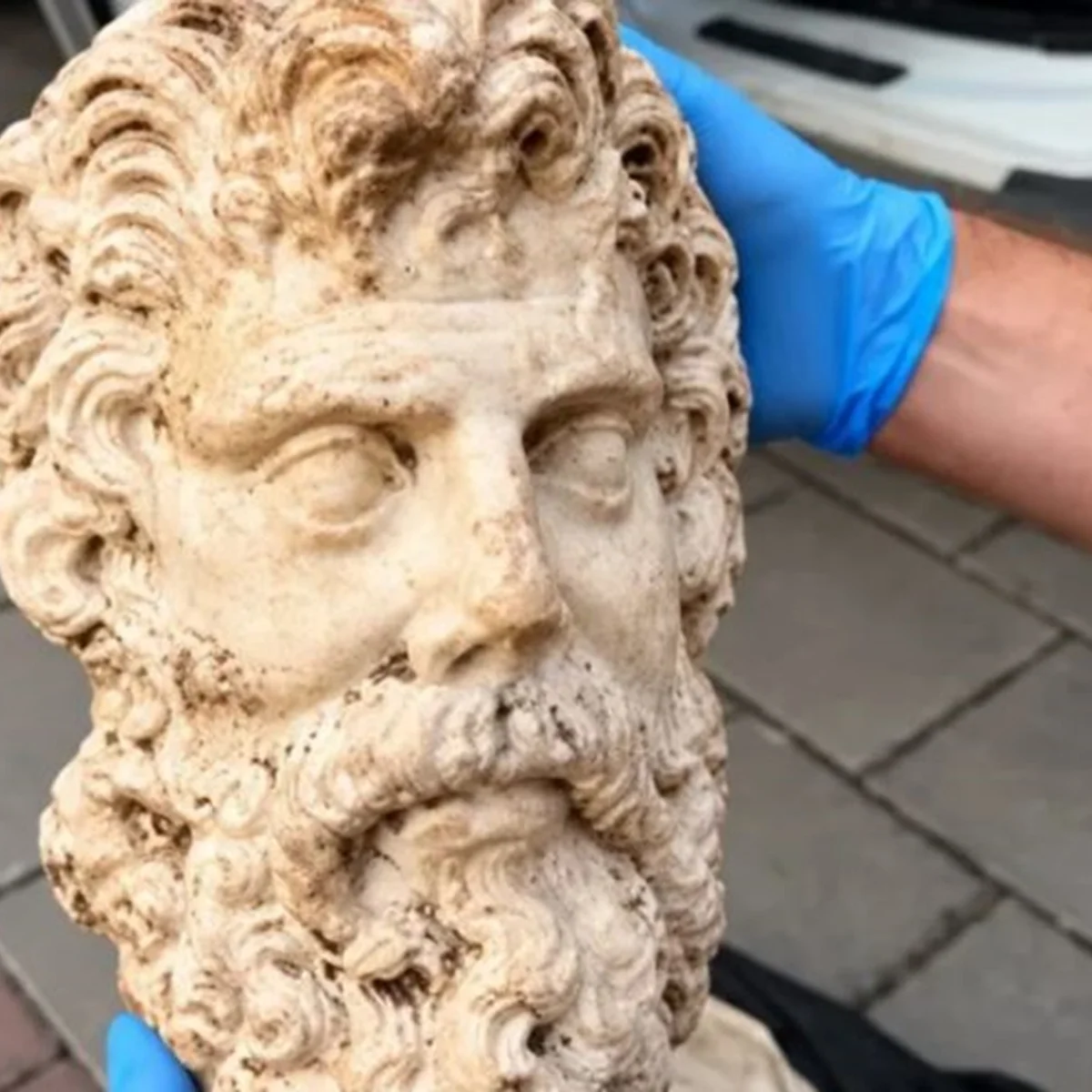 Autoridades turcas apreendem cabeça de Zeus de 2 mil anos roubada