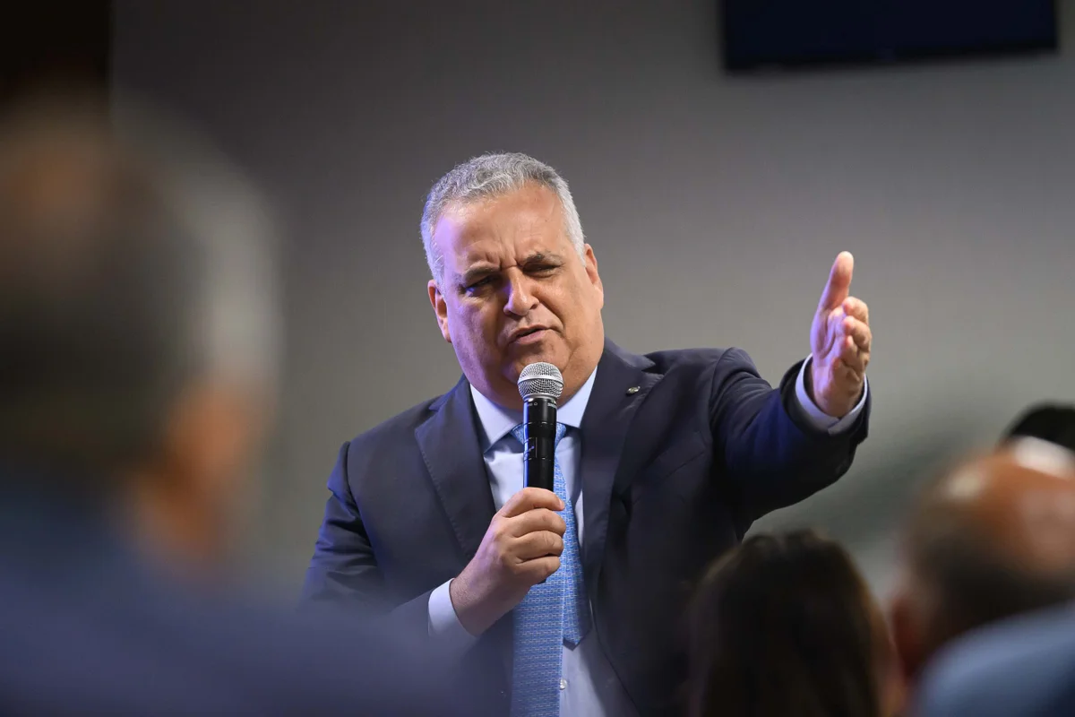 TSE manda vice de Flávio Bolsonaro apagar vídeo que acusa Lula de propina