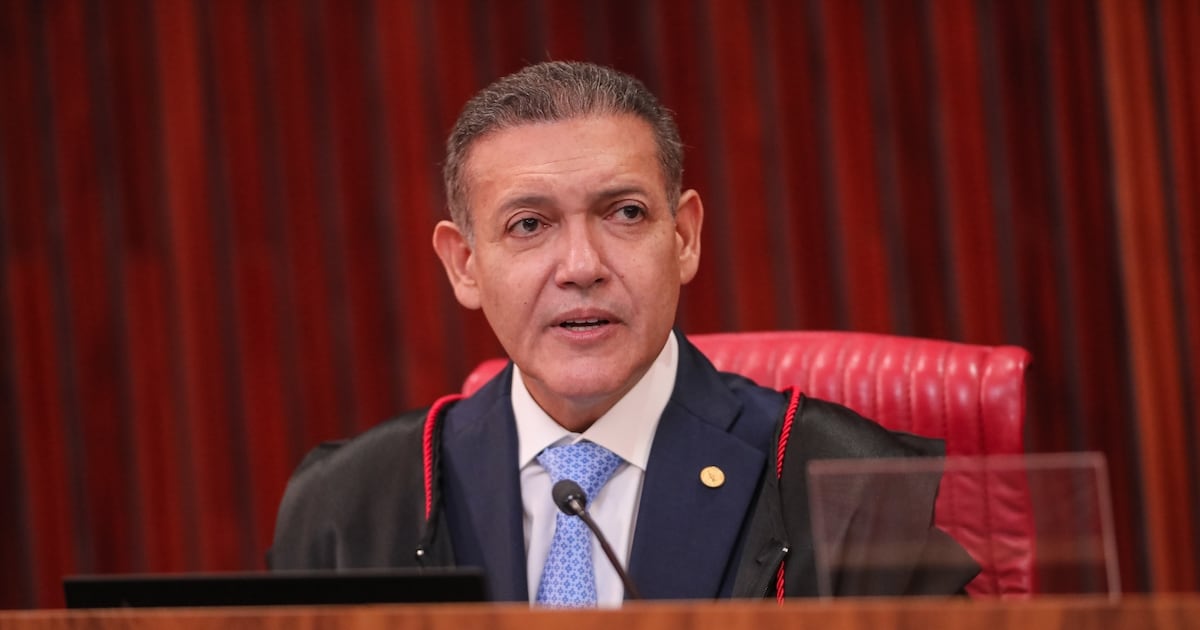 Sessões eleitorais são desligadas por falta de aviso sobre prorrogação; Amazonas já tem votos computados