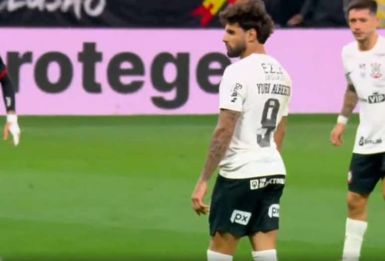 Yuri Alberto analisa empate e vê evolução com Seedorf: "Outra postura"