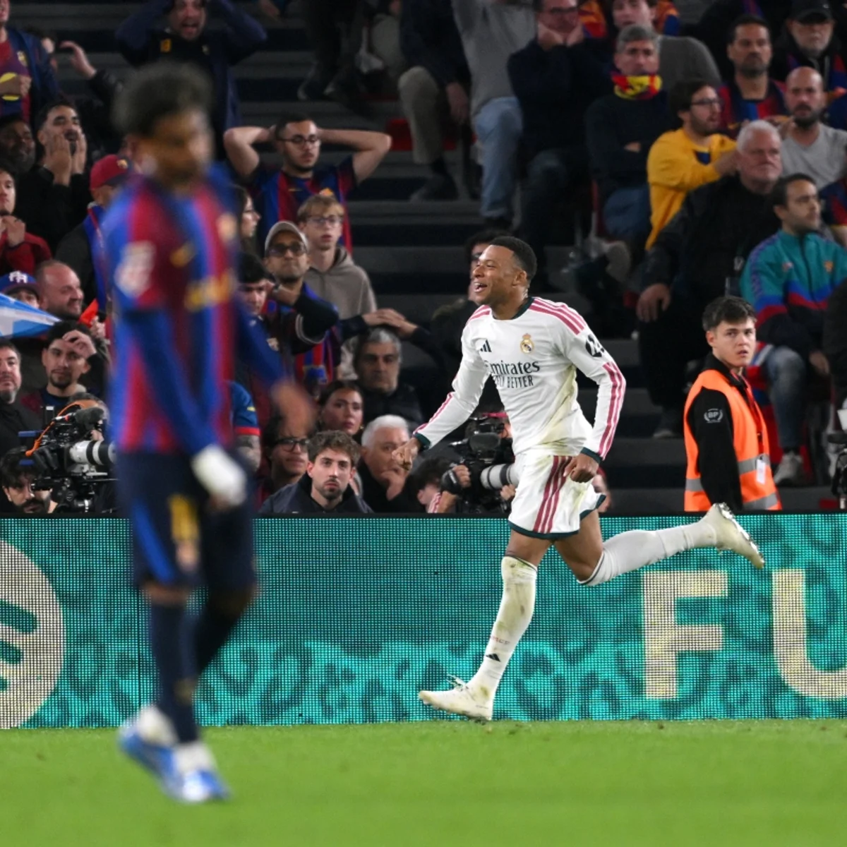 Mbappé abre o placar para o Real Madrid em clássico contra o Barcelona