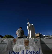 Homenagem ao papa Leão XIV diante do Hospital Agostino Gemelli, em Roma Foto: ANSA / Ansa - Brasil