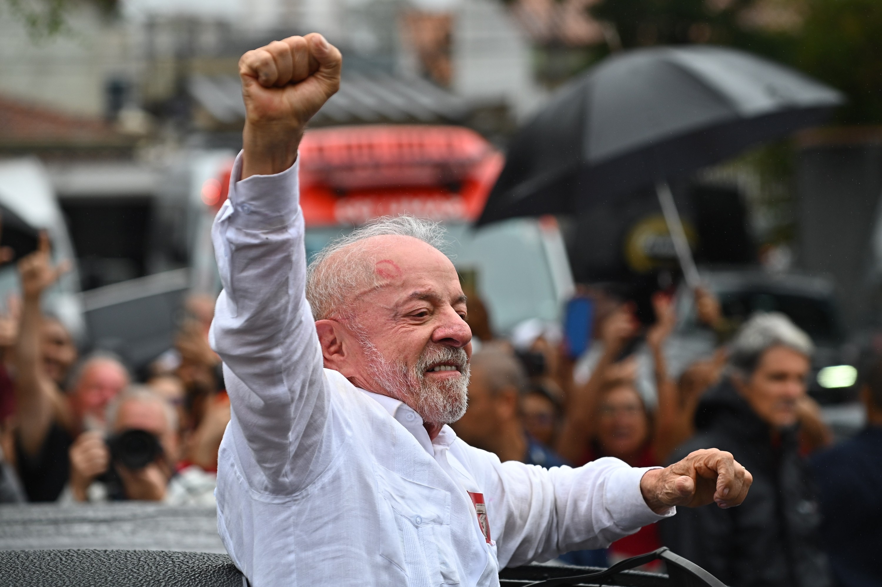 Lula comemora vitória nas eleições; veja vídeo