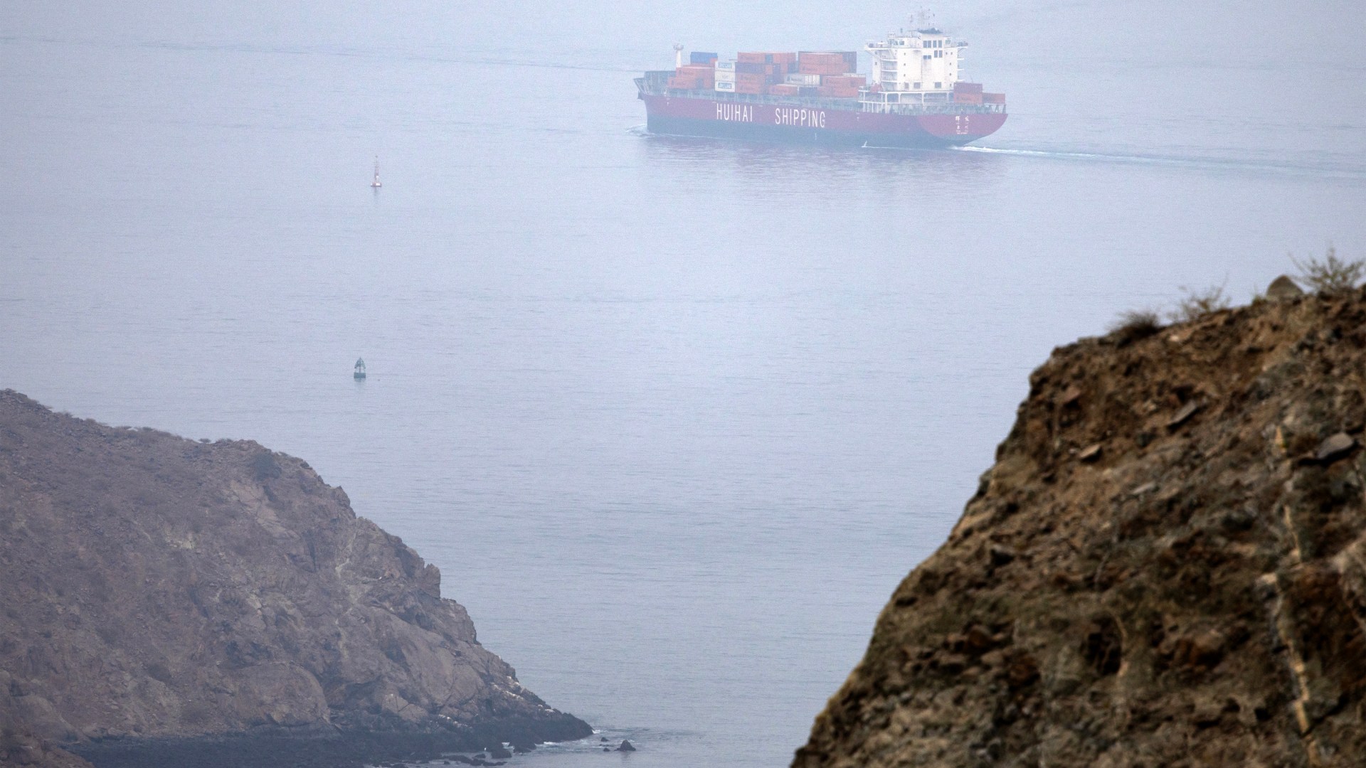 Guerra no Irã ao vivo: Teerã jura lutar até que os EUA cedam enquanto navios afundam no Estreito de Ormuz
